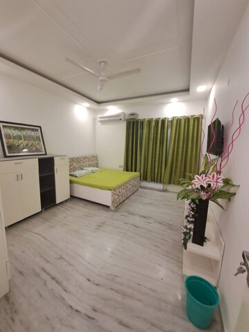 Bedroom in 4 BHK Builder Floor at Sector 15 – for Rent