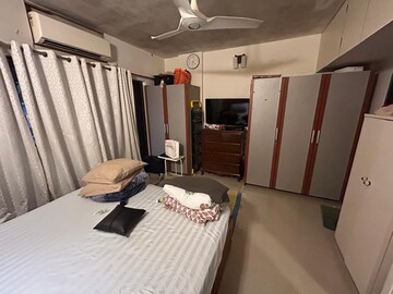 Bedroom in 3 BHK Apartment at Chembur – for Rent