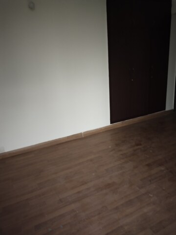 Room in 3.5 BHK Apartment at Sector 81 – for Sale