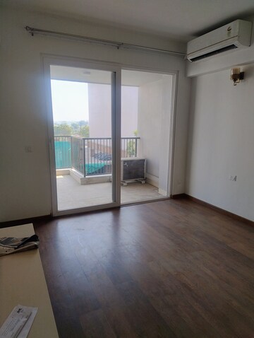 Room in 3 BHK Apartment at DLF The Ultima, Sector 81 – for Rent