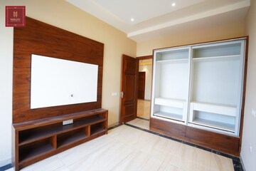 Room in 3 BHK Builder Floor at Sector 92 – for Sale