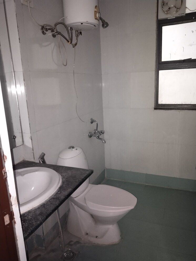 Bathroom, vipul-lavanya 3 Bedroom 1530 Sq.Ft. Apartment In Sector 81 Gurgaon 8062340