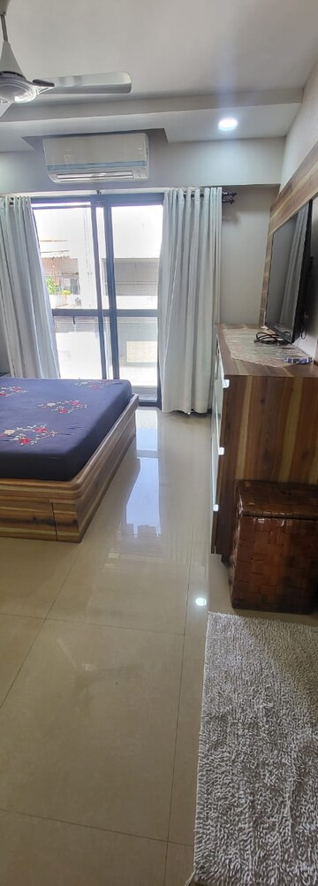 Furnished Amenities in 2 BHK Apartment at Diamond Garden, Chembur – for Rent