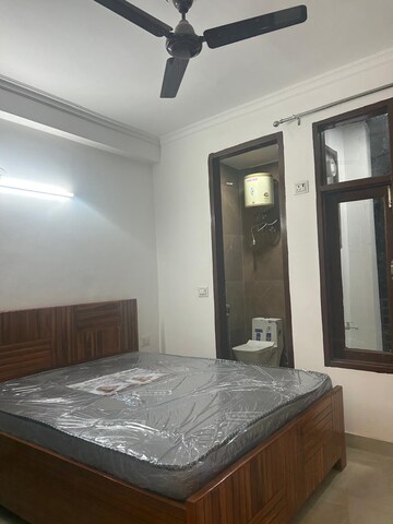 Room in 1 BHK Builder Floor at Paryavaran Complex – for Rent