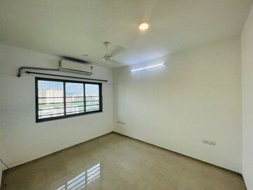 Room in 2 BHK Apartment at Sheth Vasant Oasis, Andheri East – for Rent