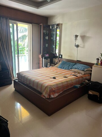 Bedroom in 4 BHK Apartment at Chembur – for Rent
