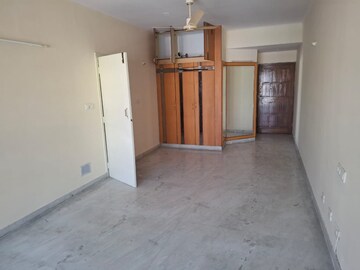 Room in 4 BHK Apartment at SK Towers JP Nagar, Jp Nagar – for Sale