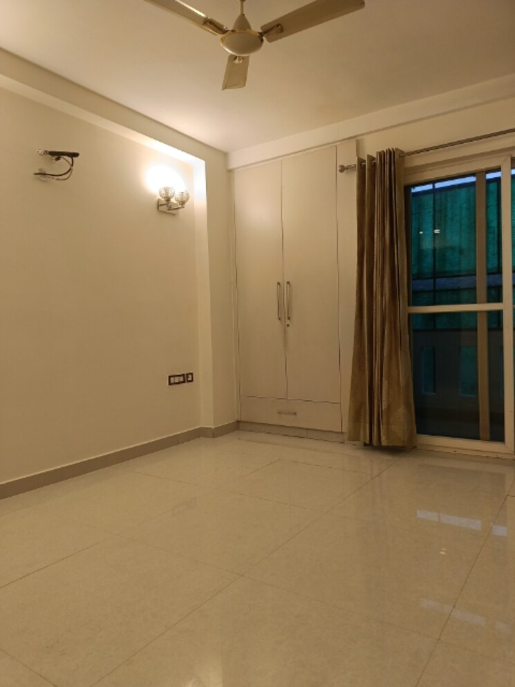 Room, unitech-south-city-ii 3 Bedroom 2100 Sq.Ft. Builder Floor In Sector 50 Gurgaon 8062524