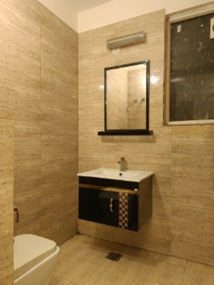 Bathroom, unitech-south-city-ii 3 Bedroom 2100 Sq.Ft. Builder Floor In Sector 50 Gurgaon 8062524