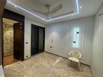 Room in 4 BHK Builder Floor at Sector 49 – for Sale