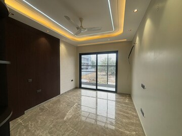 Room in 4 BHK Builder Floor at Sector 49 – for Sale