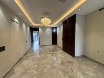 Room in 4 BHK Builder Floor at Sector 49 – for Sale
