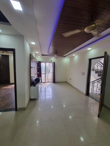 Living Room in 3 BHK Builder Floor at Sector 83 – for Rent