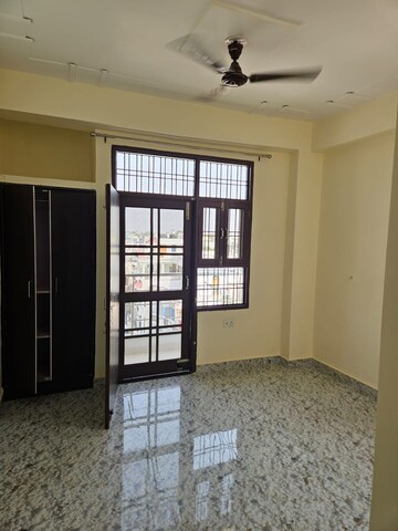 Room in 2 BHK Apartment at Wazirganj – for Rent