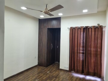 Room in 3 BHK Builder Floor at Sector 83 – for Rent