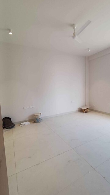 Room in 3 BHK Builder Floor at Sector 7 – for Rent
