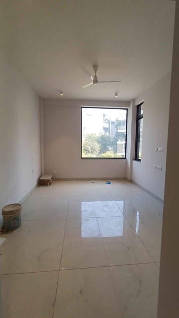 Room in 3 BHK Builder Floor at Sector 7 – for Rent