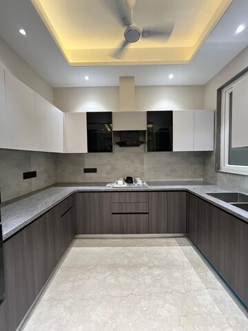 Kitchen in 3 BHK Builder Floor at Gupta Awas, Sector 43 – for Rent