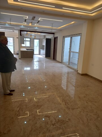 Parking in 4 BHK Builder Floor at Sector 23 – for Sale
