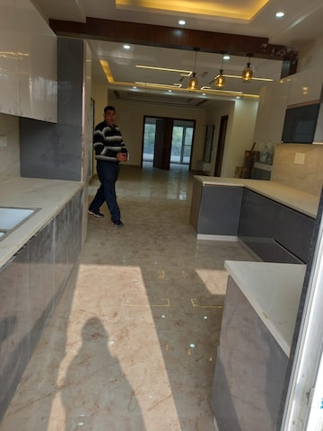 Team Area in 4 BHK Builder Floor at Sector 23 – for Sale