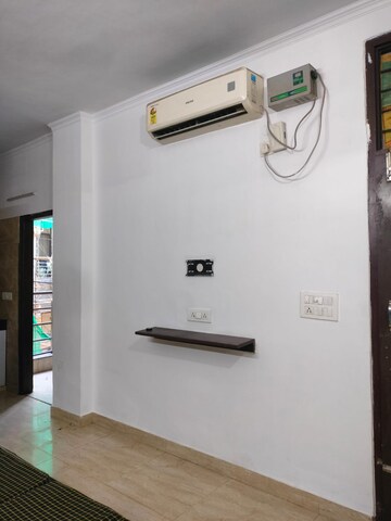 Furnished Amenities in 1 RK Builder Floor at Ansal Sushant Lok I, Sector 43 – for Rent
