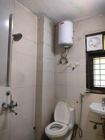 Bathroom in 1 RK Builder Floor at Ansal Sushant Lok I, Sector 43 – for Rent