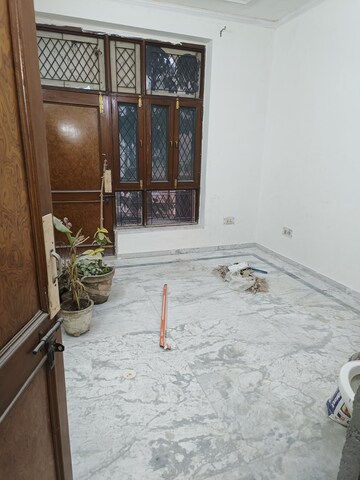 Furnished Amenities in 3 BHK Builder Floor at Sector 43 – for Rent