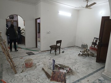 Parking in 3 BHK Builder Floor at Sector 43 – for Rent