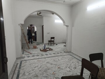 Bedroom in 3 BHK Builder Floor at Sector 43 – for Rent