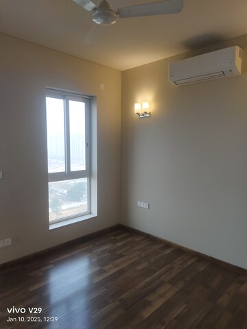 Room in 3 BHK Apartment at Emaar Digi Homes, Sector 62 – for Rent