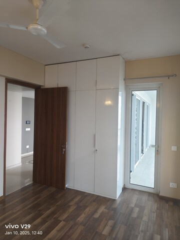 Room in 3 BHK Apartment at Emaar Digi Homes, Sector 62 – for Rent
