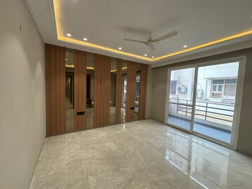 Room in 4 BHK Builder Floor at Sector 49 – for Sale
