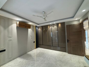 Room in 4 BHK Builder Floor at Sector 49 – for Sale