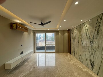 Room in 4 BHK Builder Floor at Sector 49 – for Sale