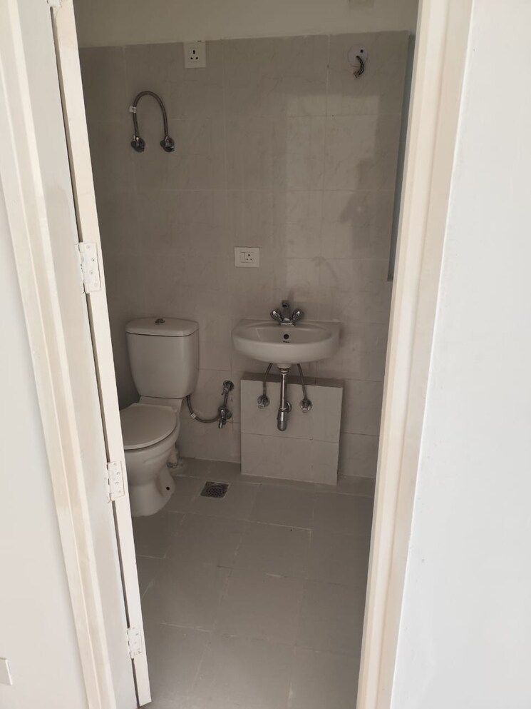 Bathroom, auric-city-homes 3 Bedroom 672 Sq.Ft. Apartment In Sector 82 Faridabad 8062768