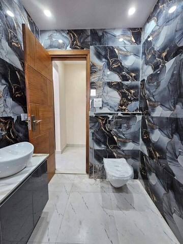 Attached Bathroom in 2 BHK Builder Floor at Saket – for Rent