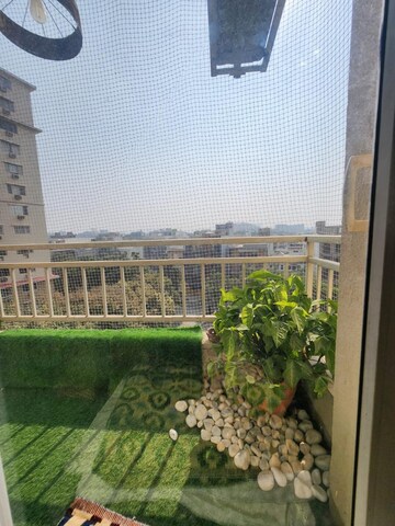 Balcony in 3 BHK Apartment at Emaar MGF Metropolis, Dlf Phase ii – for Rent