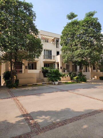3 BHK Apartment – Exterior View View at Emaar MGF Metropolis, Dlf Phase ii - for Rent