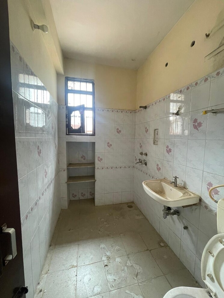 Bathroom, sector 61 2 Bedroom 1050 Sq.Ft. Apartment In Sector 61 Chandigarh 8063040