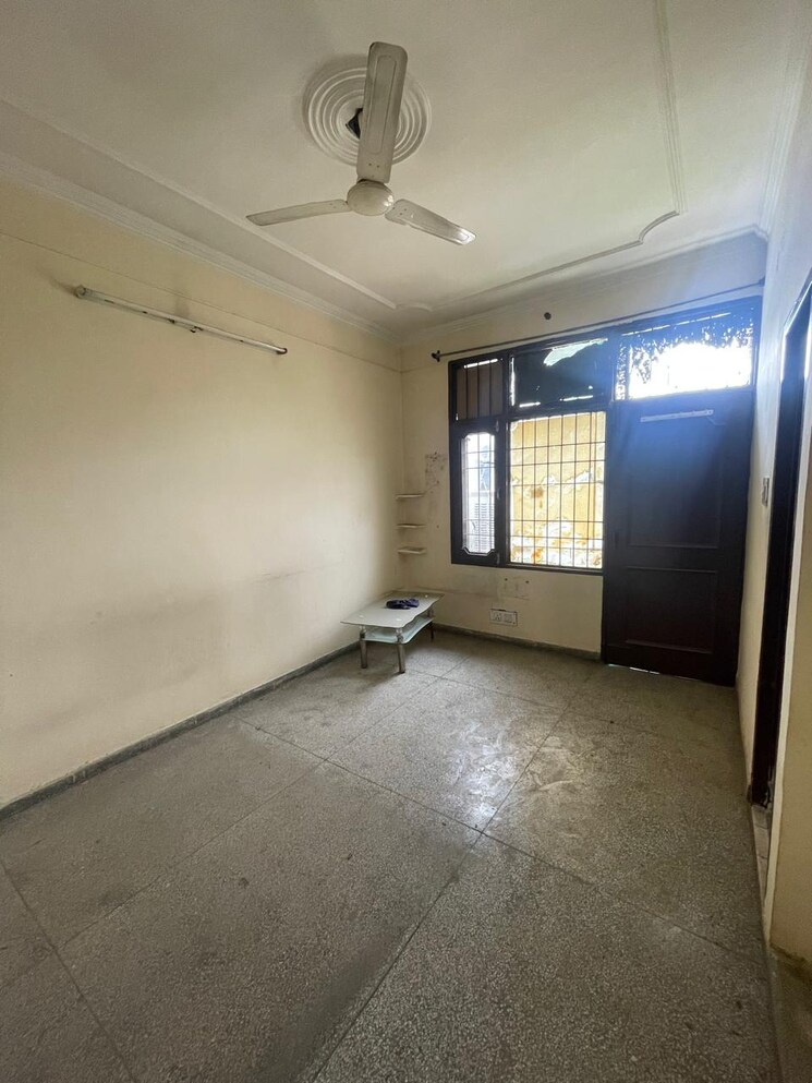 Room, sector 61 2 Bedroom 1050 Sq.Ft. Apartment In Sector 61 Chandigarh 8063040