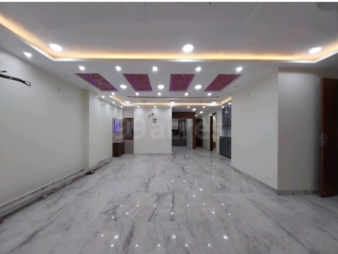 3.5 BHK 200 Sq.Mt. Builder Floor in Onyx Plaza