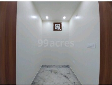 Bathroom in 3.5 BHK Builder Floor at Onyx Plaza, Vasundhara Sector 3 – for Sale