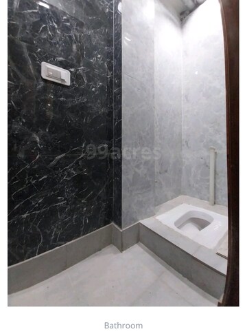 Bathroom in 3.5 BHK Builder Floor at Onyx Plaza, Vasundhara Sector 3 – for Sale