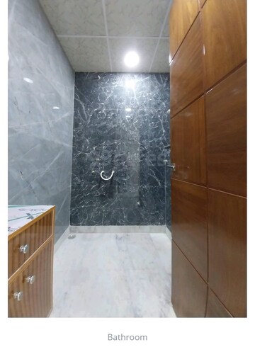 Furnished Amenities in 3.5 BHK Builder Floor at Onyx Plaza, Vasundhara Sector 3 – for Sale
