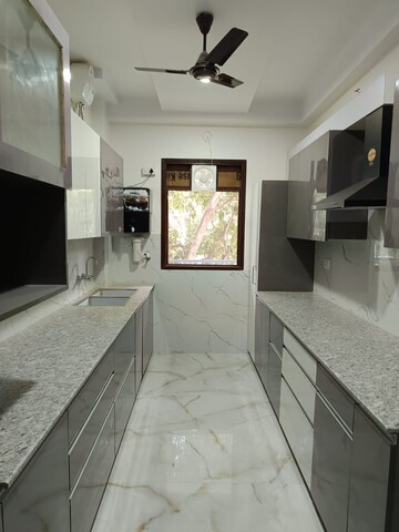 Building Lobby in 4 BHK Builder Floor at Ansal Sushant Lok I, Sector 43 – for Rent