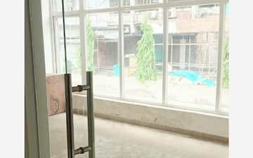 Shop For Rent in Barakhamba Road