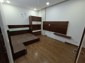 Room in 3.5 BHK Builder Floor at Sector 40 – for Rent