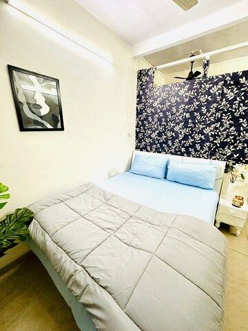 Bedroom in 1 RK Apartment at Bandra West – for Rent