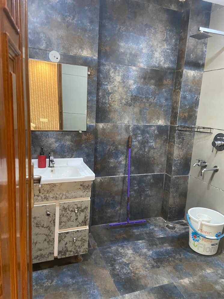 undefined, gagan vihar 3.5 Bedroom 200 Sq.Yd. Builder Floor In Gagan Vihar Delhi 8063178