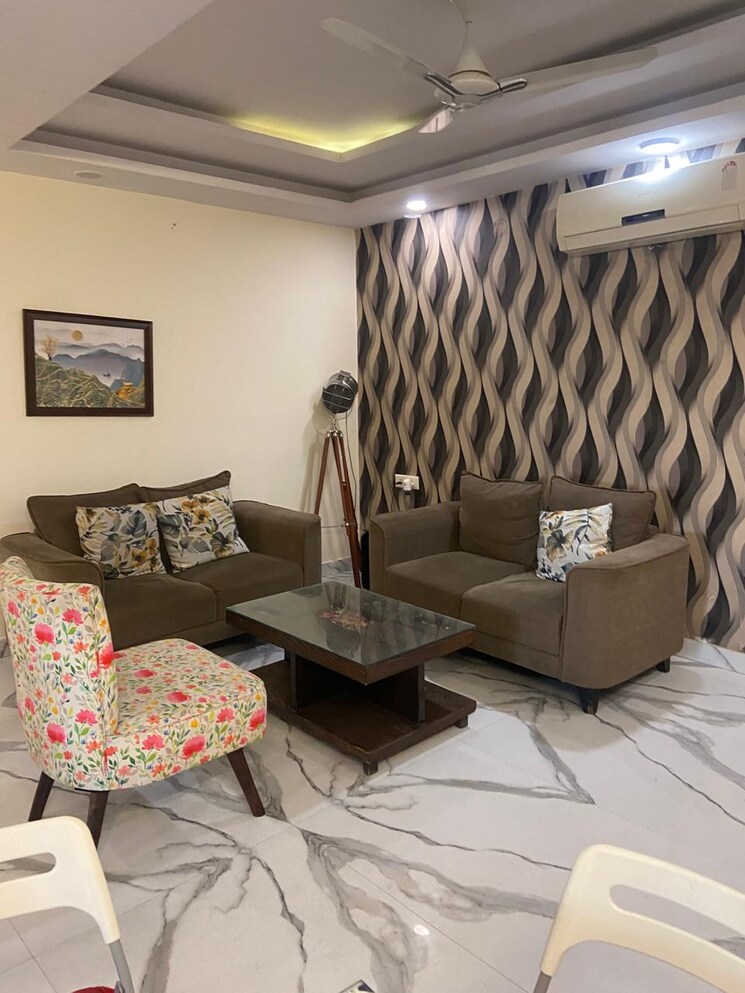 Room, gagan vihar 3.5 Bedroom 200 Sq.Yd. Builder Floor In Gagan Vihar Delhi 8063178